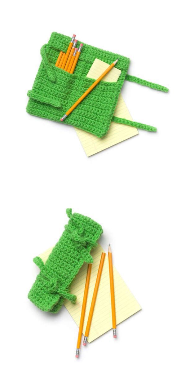 crochet roll-up pencil case in green color