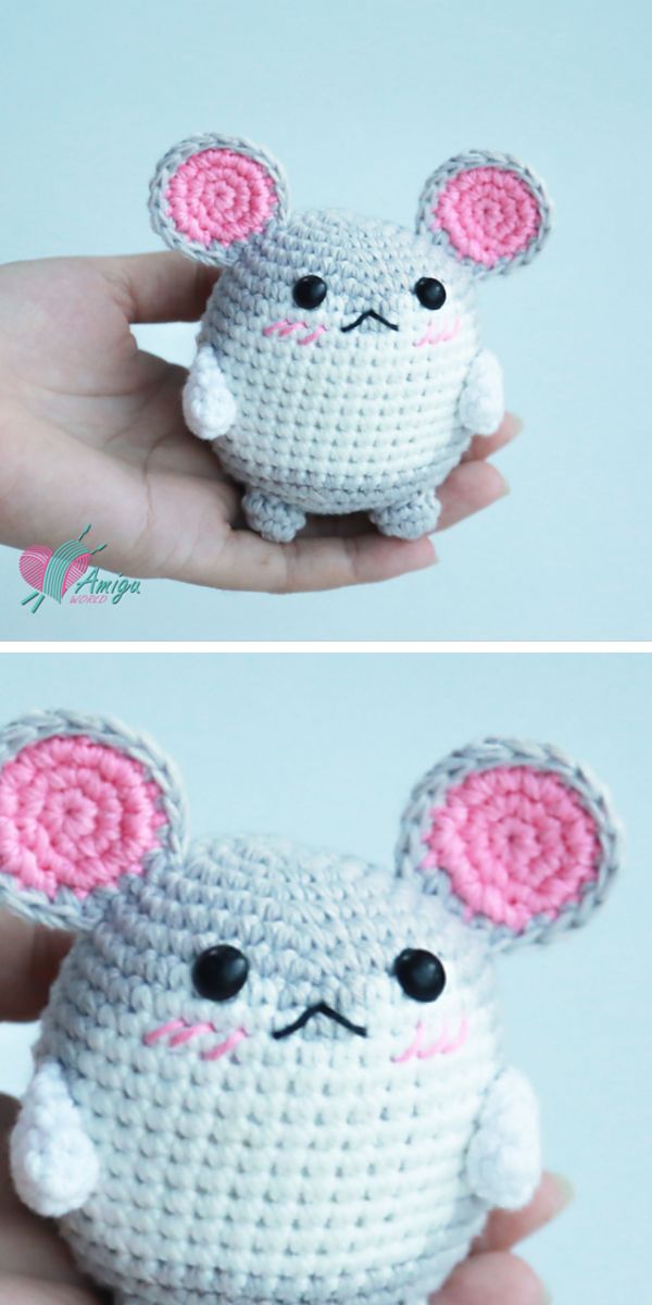 a small crocheted mouse